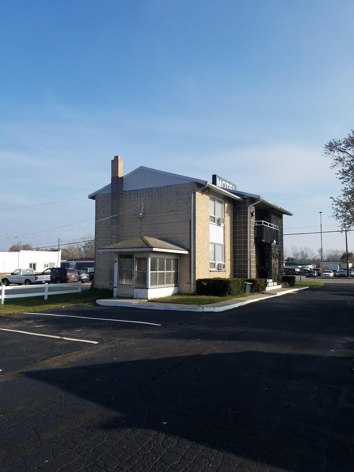 Pine Lodge Motel, Motel in Cutlerville