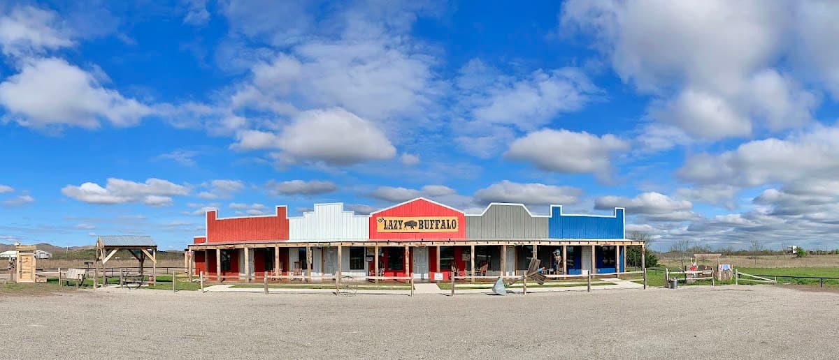 The Lazy Buffalo Cabins, Bunkhouse, and Venue, Hotel in Cache