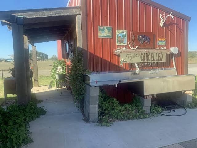 5 Cabins at The Lazy Buffalo, Wichita Mountains Cache Lawton Fort Sill sleeps 16, Hotel in Cache