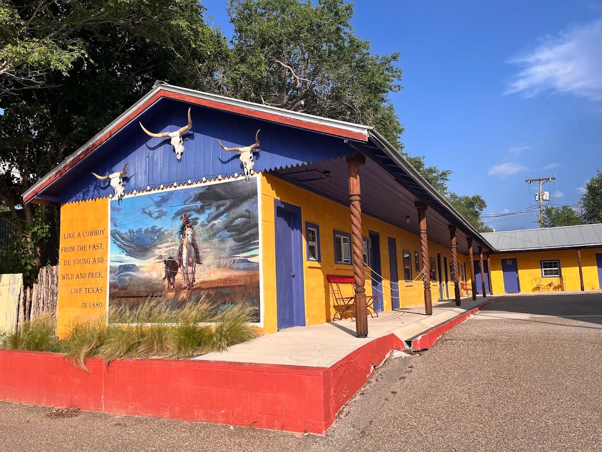 The Last Cowboy's Court, Hotel in Canadian