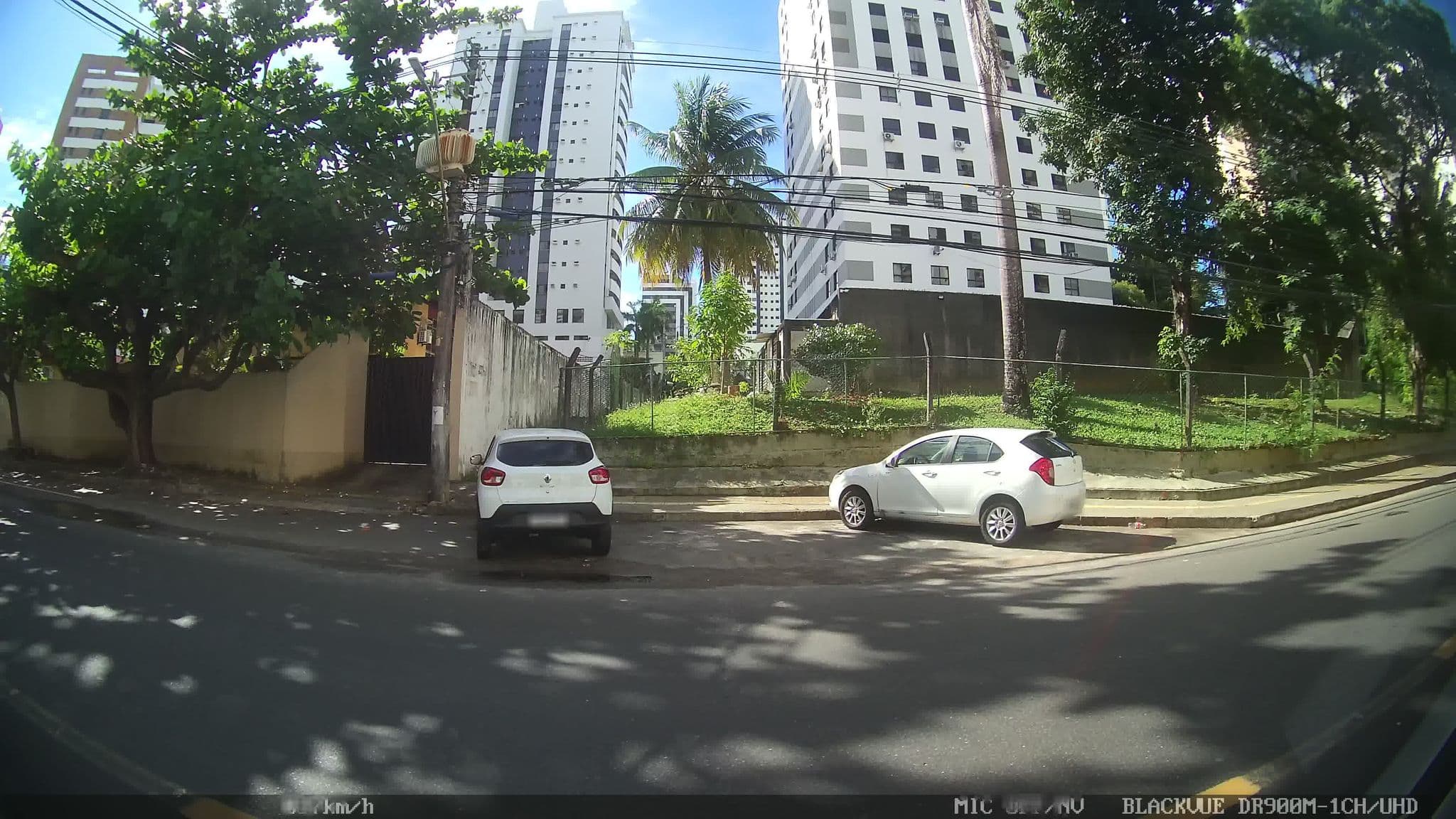 Street view near Portal das Caravelas, Salvador