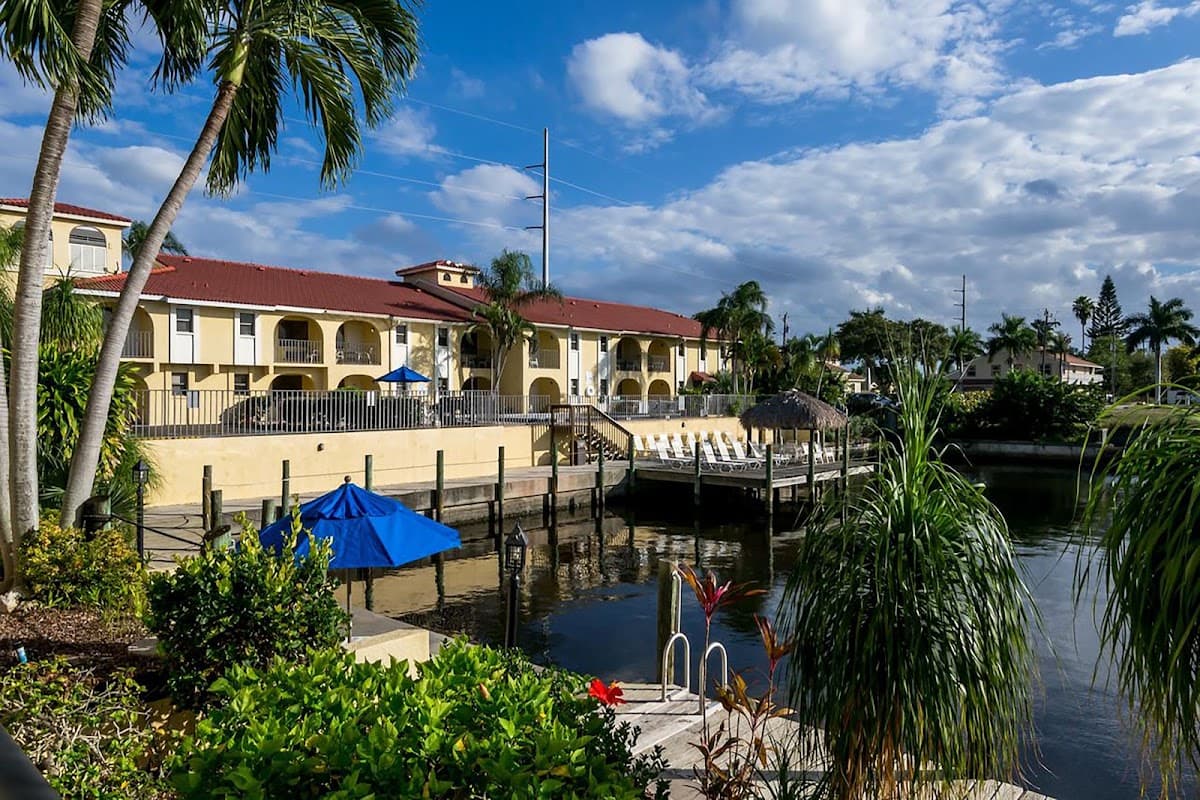 OYO Waterfront Hotel- Cape Coral/Fort Myers, FL, Motel in Cape Coral