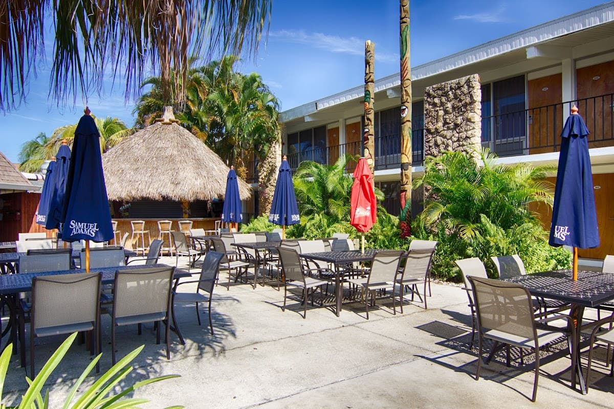 Tiki Hut Bar & Grill at Dolphin Key Resort, Hotel in Cape Coral