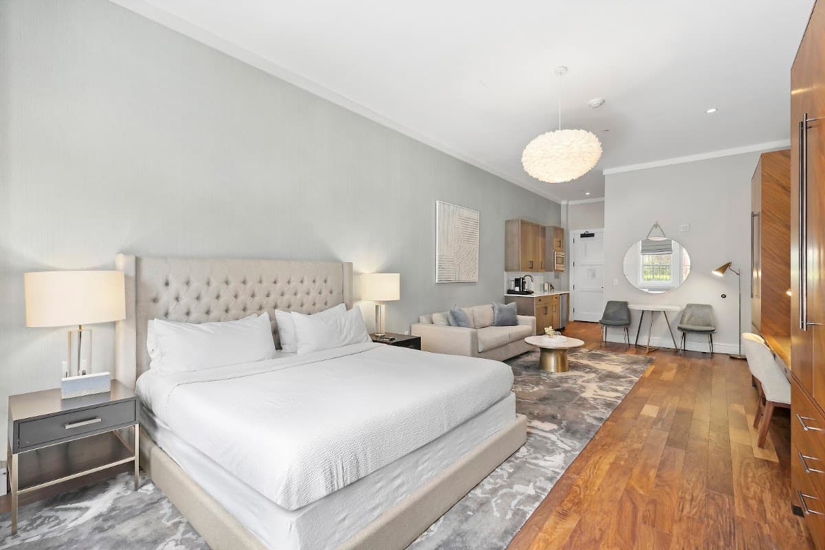 Hotel Suites at Vanderbilt, Hotel in East Garden City
