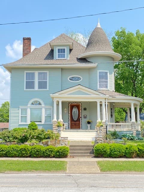 The Carlinville Grand (AirBnb and VRBO), Hotel in Carlinville