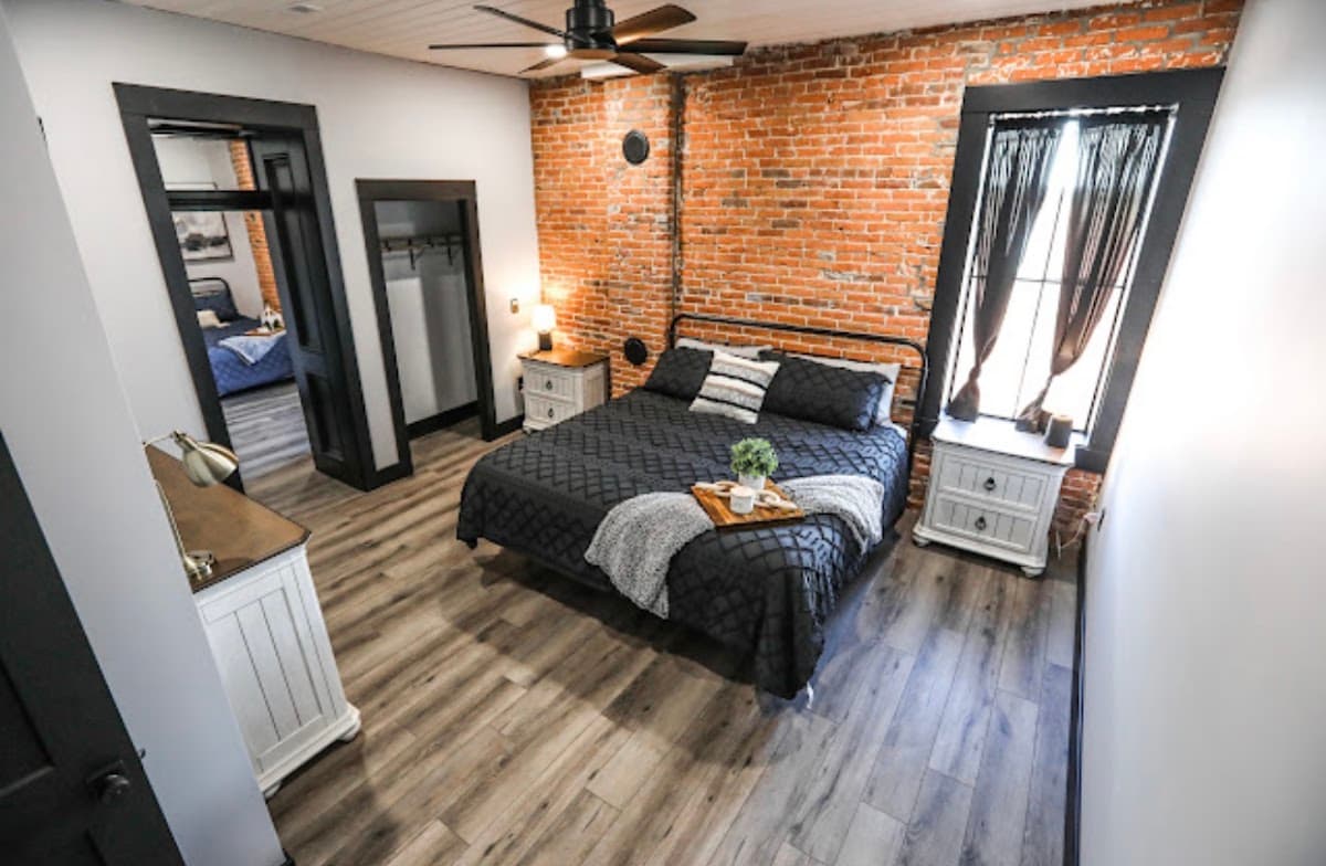 1917 The Loft, Hotel in Carlinville