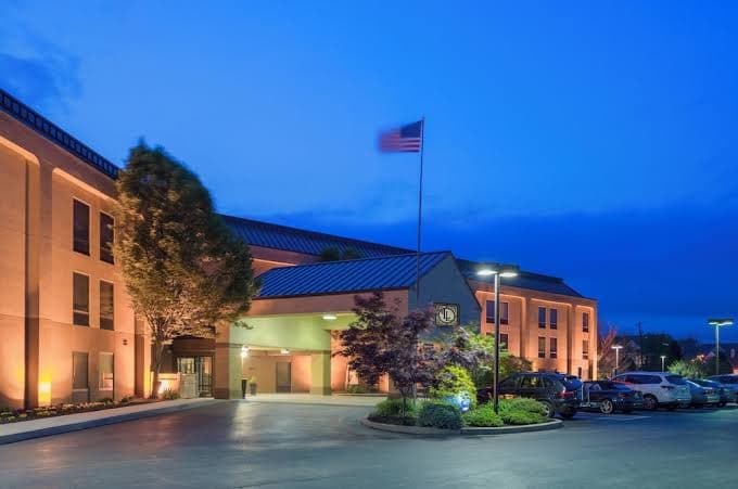Hotel Carlisle, Hotel in Schlusser