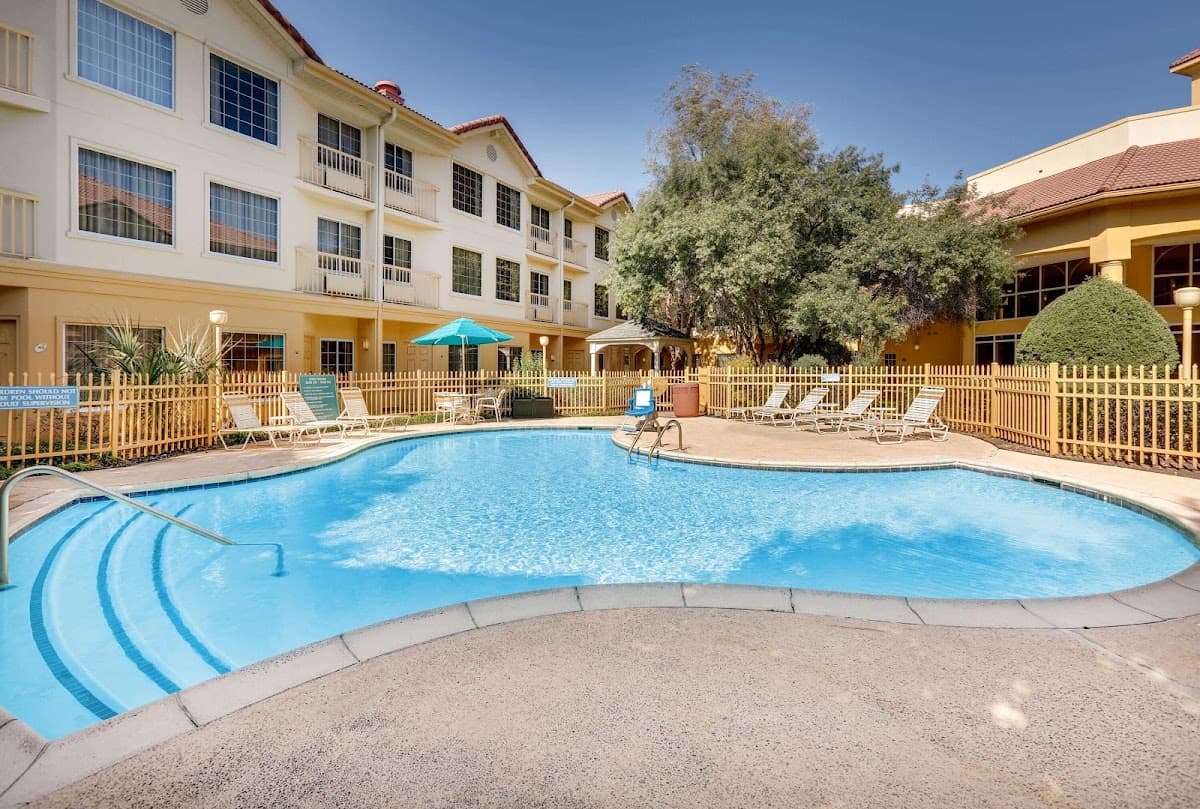 La Quinta Inn & Suites by Wyndham Dallas - Addison Galleria, Hotel in Carrollton