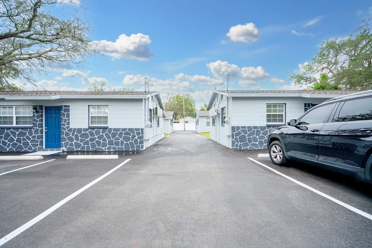 University Serenity Suites, Hotel in University