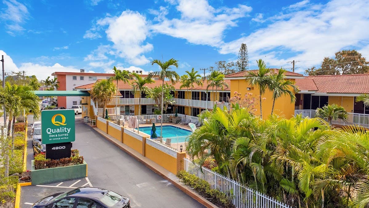 Quality Inn & Suites Airport Cruise Port Hollywood, Hotel in West Hollywood