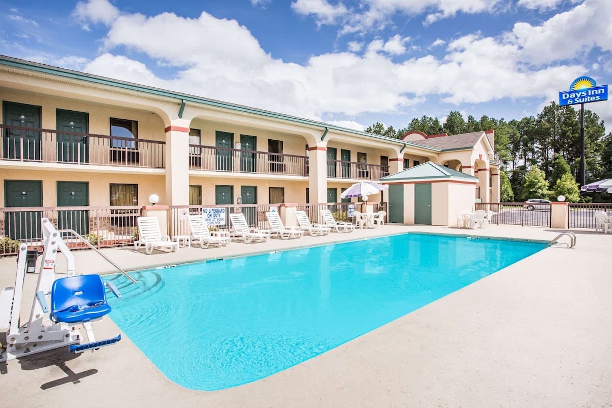 Days Inn & Suites by Wyndham Columbia Airport, Hotel in Cayce