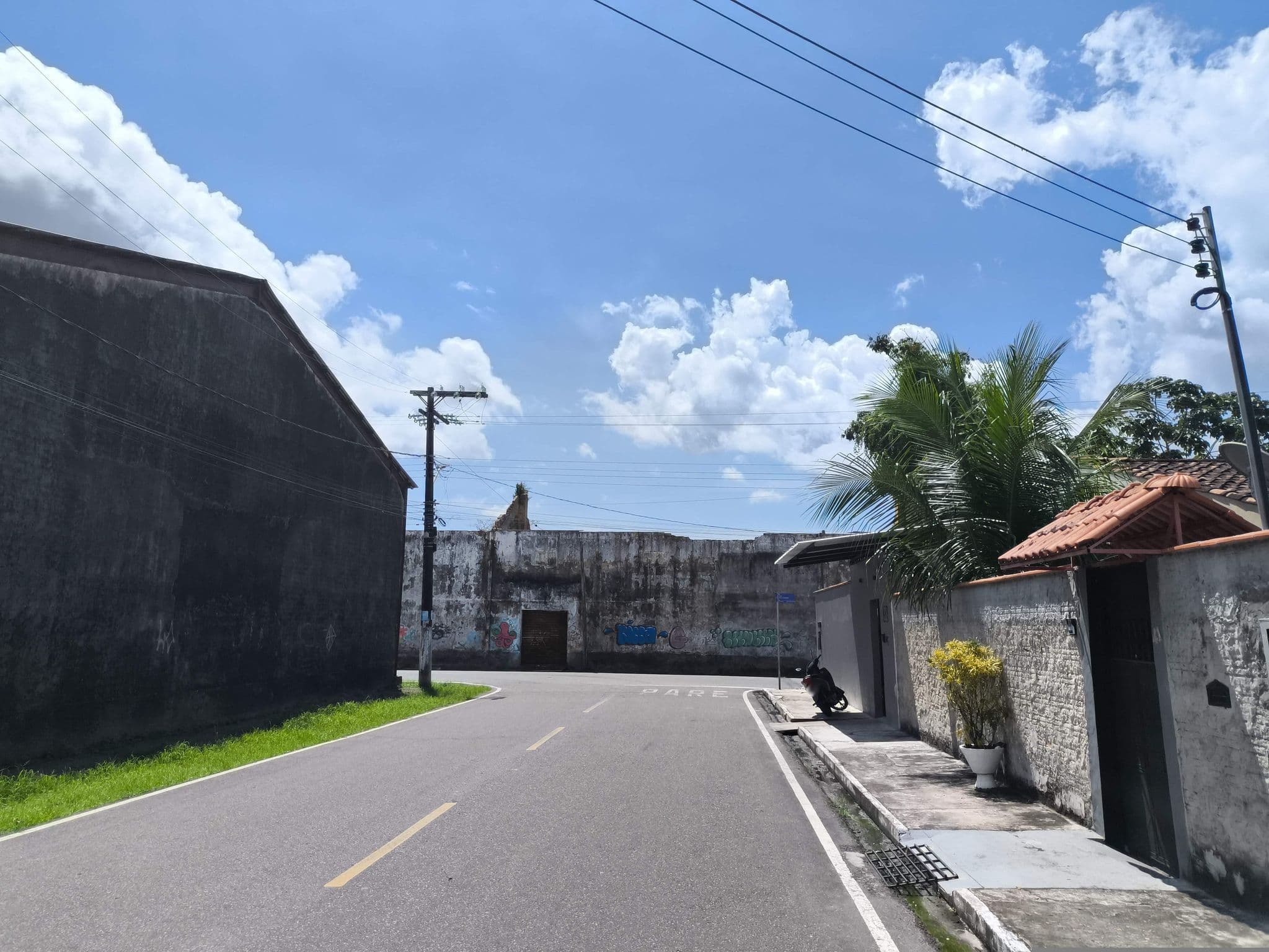 Street view near Pousada Paraíso, Parintins — © davyrabelo (CC BY-SA · Mapillary)