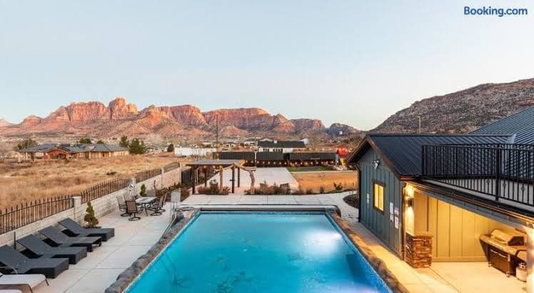 Zion Vista Poolside Manor Sauna Golf Gym - Entire Place, Hotel in Colorado City