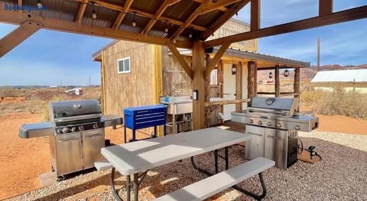 Glamp Tent b w Zion & Bryce Outdoor Shower & Wifi - Entire Place, Holiday Home in Centennial Park