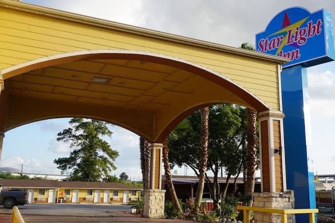 STAR LIGHT INN, Hotel in Cloverleaf