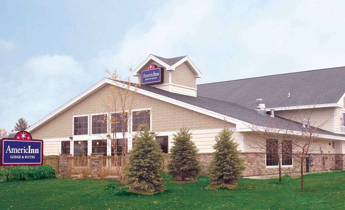 AmericInn by Wyndham Charlevoix, Hotel in Charlevoix