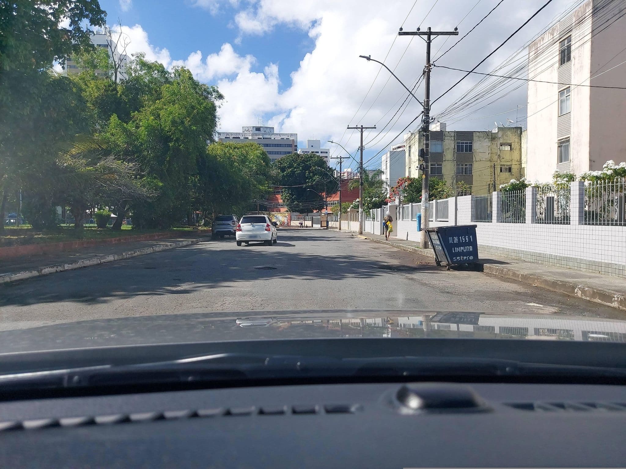 Street view near Edifício Rio de Contas, Salvador