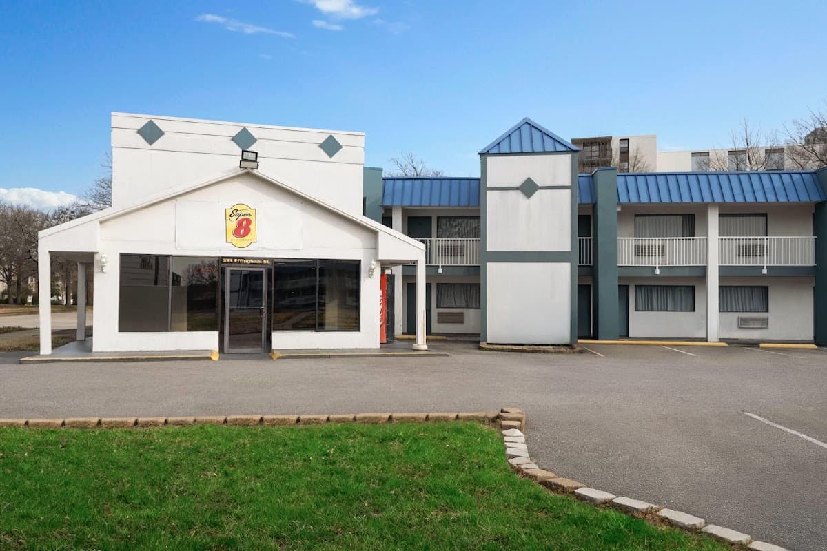 Super 8 by Wyndham Portsmouth - Norfolk, Hotel in Portsmouth