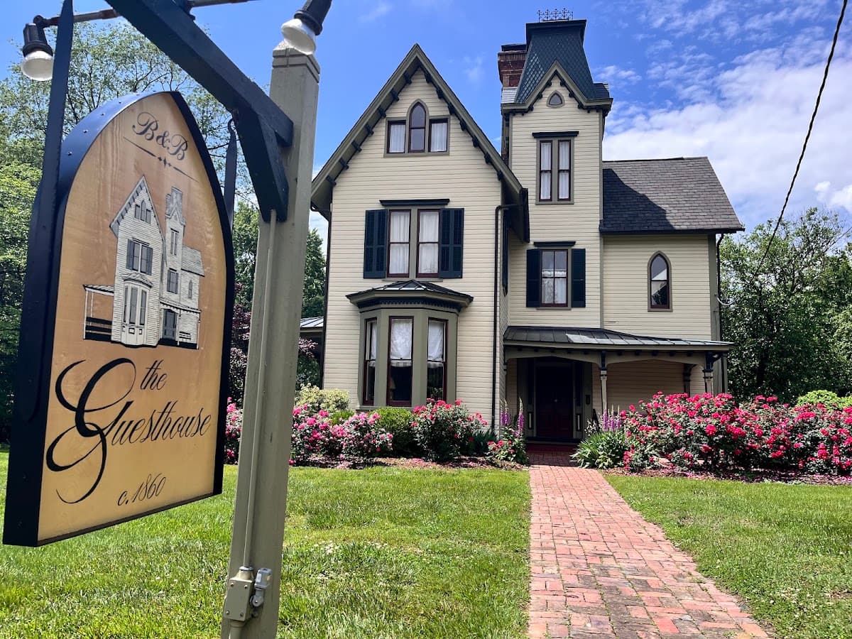 The Guesthouse Bed and Breakfast, Bed & Breakfast in Chestertown