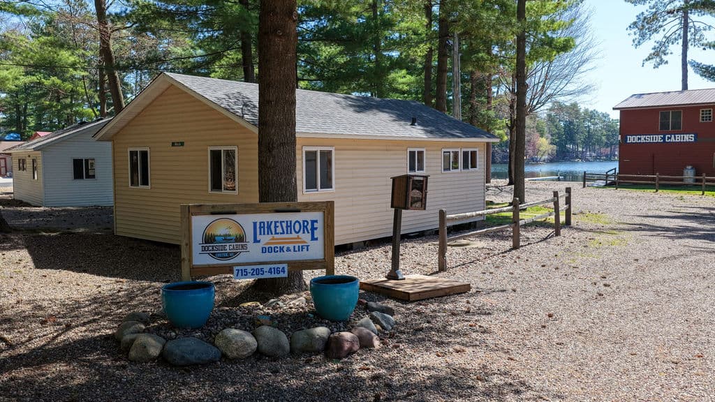Dockside Cabins, Resort in Chetek