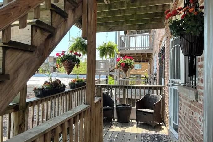 Book the Great Migration Guest House. Family-sized condo near the Green Line.\n\n, Guesthouse in Parkway Garden Homes