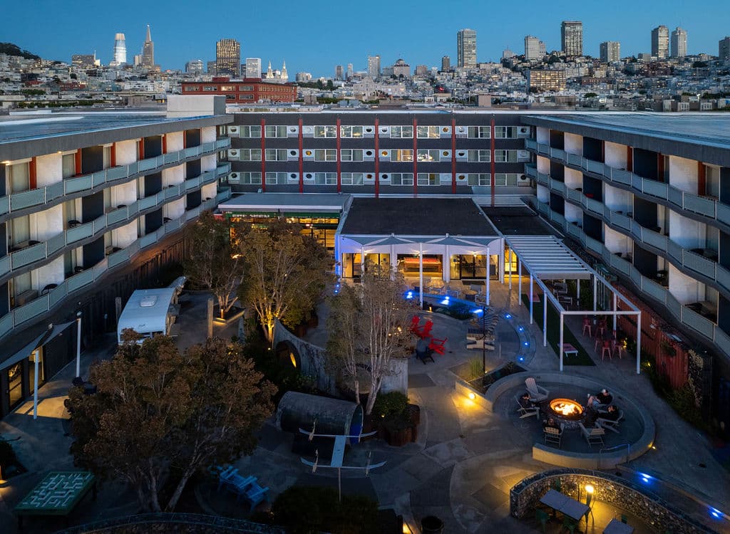 Hotel Zephyr, Hotel in Chinatown