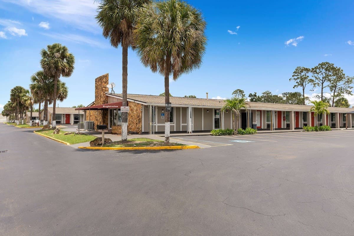 Super 8 by Wyndham Kissimmee/Orlando, Hotel in Celebration