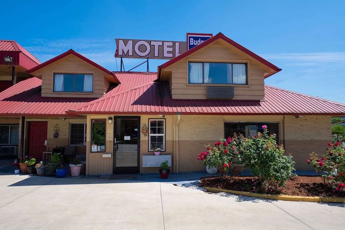 Budget Inn Gladstone By OYO - Portland/Clackamas, Hotel in Jennings Lodge