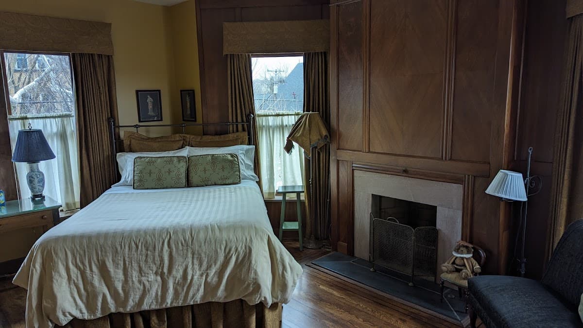 Wallace Manor Bed and Breakfast, Bed & Breakfast in Detroit-Shoreway