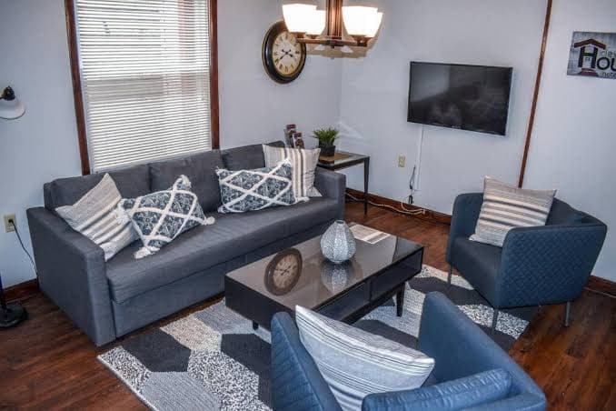 The House Hotels-5 Mins from Downtown-W45th1 Lower, Hotel in Detroit-Shoreway