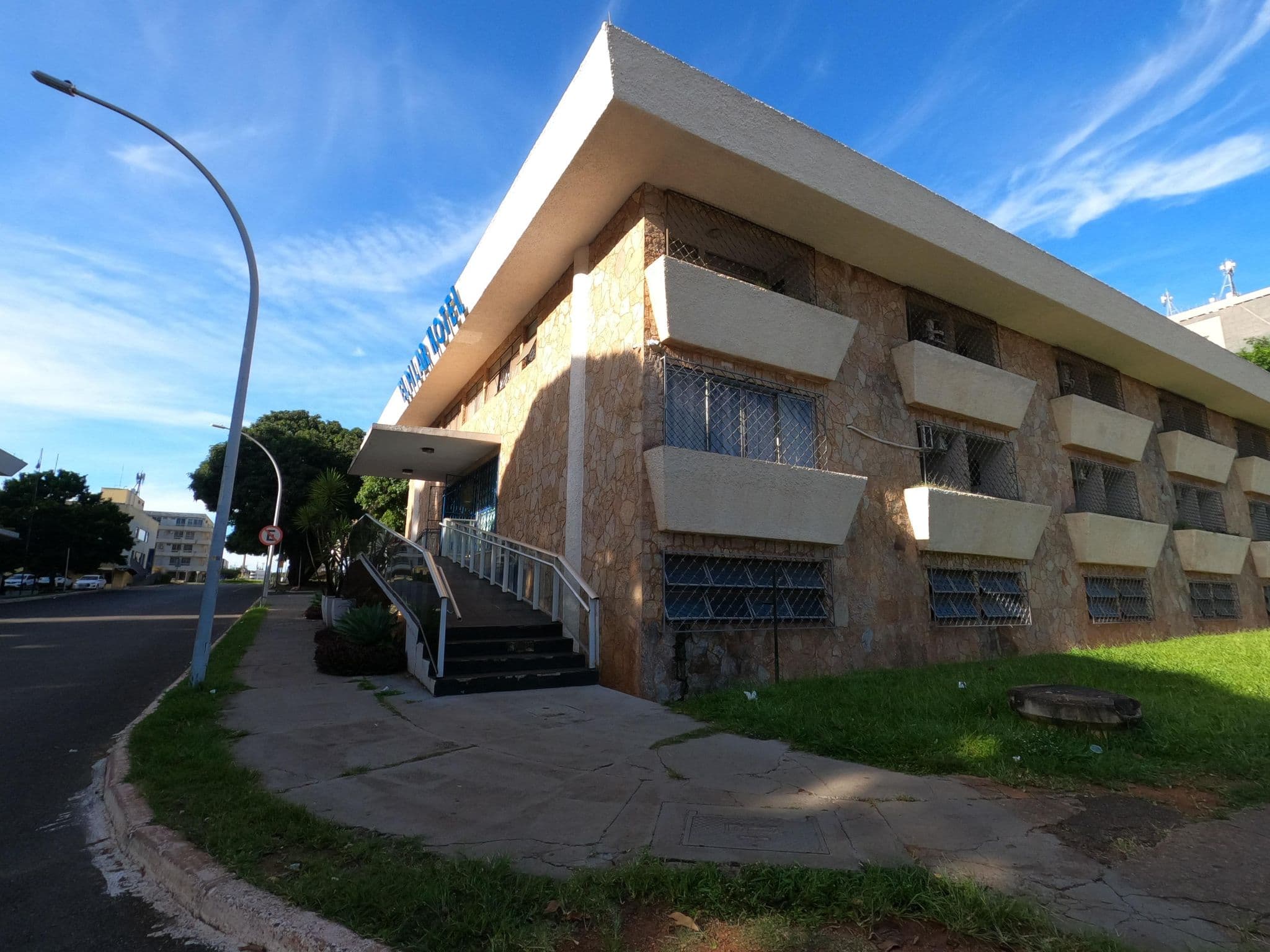 Street view near El Pilar, Plano Piloto — © MuitoAlemdasFronteiras (CC BY-SA · Mapillary)