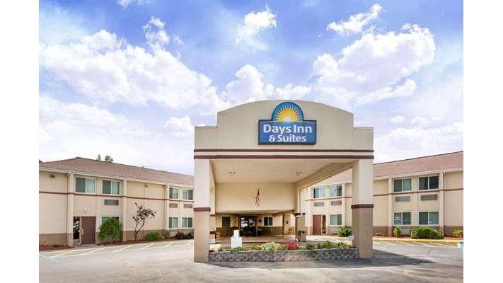 Days Inn & Suites by Wyndham Bridgeport - Clarksburg, Hotel in Despard
