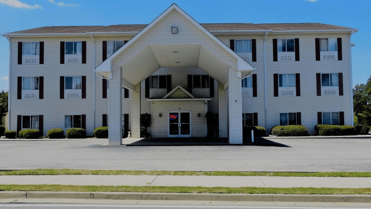 Oak Tree Inn & Suites, Motel in Claxton