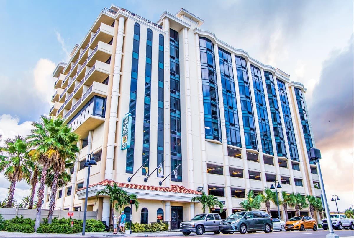 Pier House 60 Clearwater Beach Marina Hotel, Hotel in Clearwater