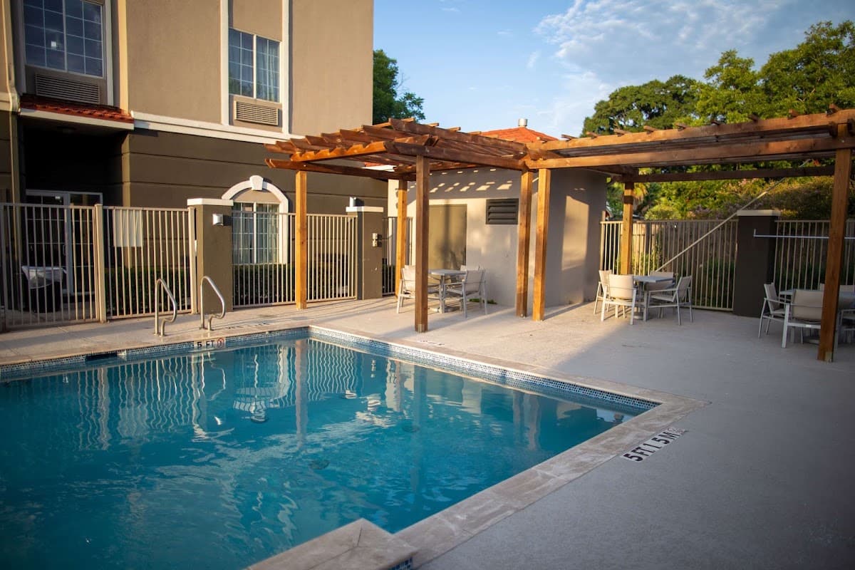 La Quinta Inn & Suites by Wyndham Houston East at Normandy, Hotel in Jacinto City