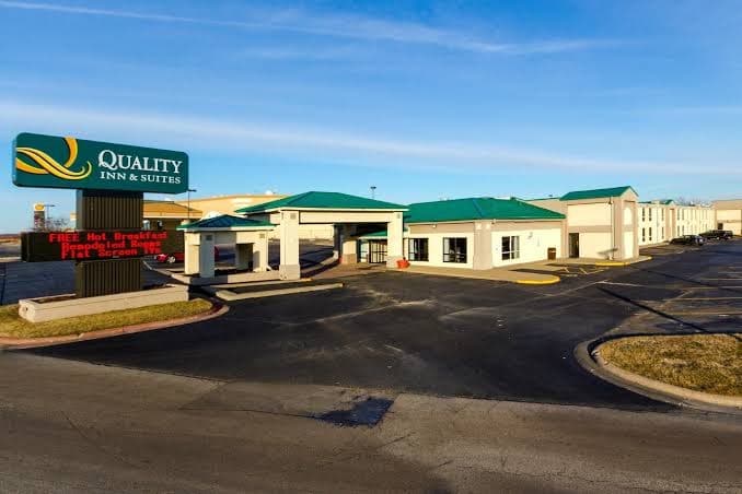 Quality Inn & Suites Moline Airport, Hotel in Coal Valley