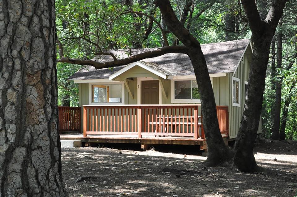 Whispering Pines Resort, Resort in Cobb