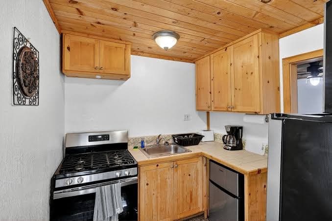NEW! Rouge Cobb Mountain Hotel - Cabin 3, Hotel in Cobb