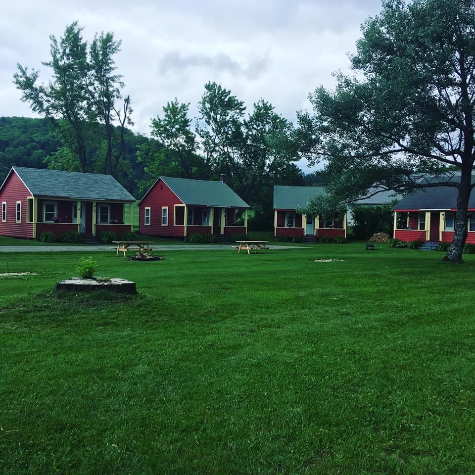 Mohawk Cottages, Hotel in Colebrook