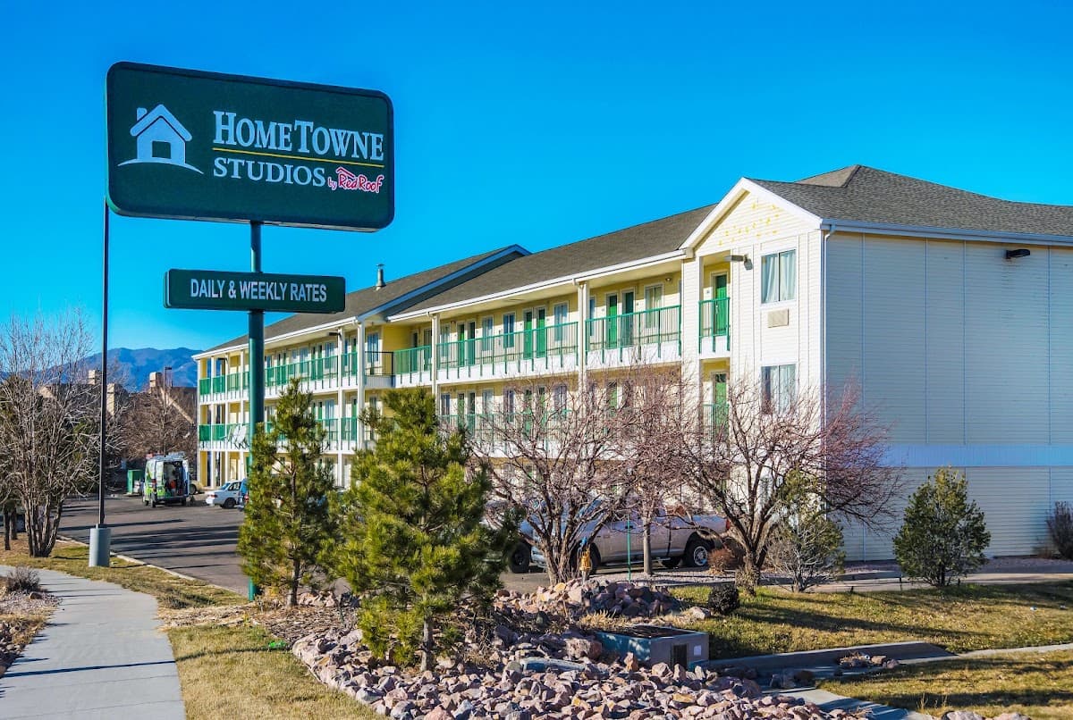 HomeTowne Studios Colorado Springs - Airport, Hotel in Stratmoor