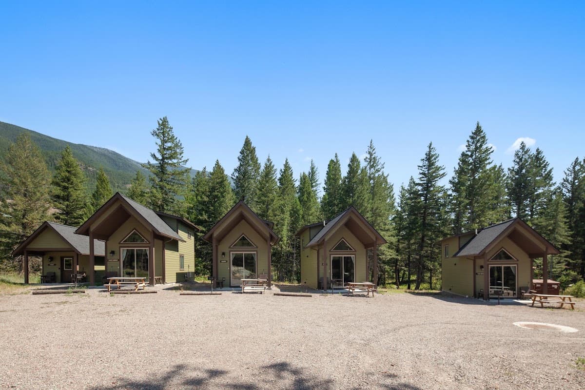 406 Glacier Cabins, Hotel in Columbia Falls