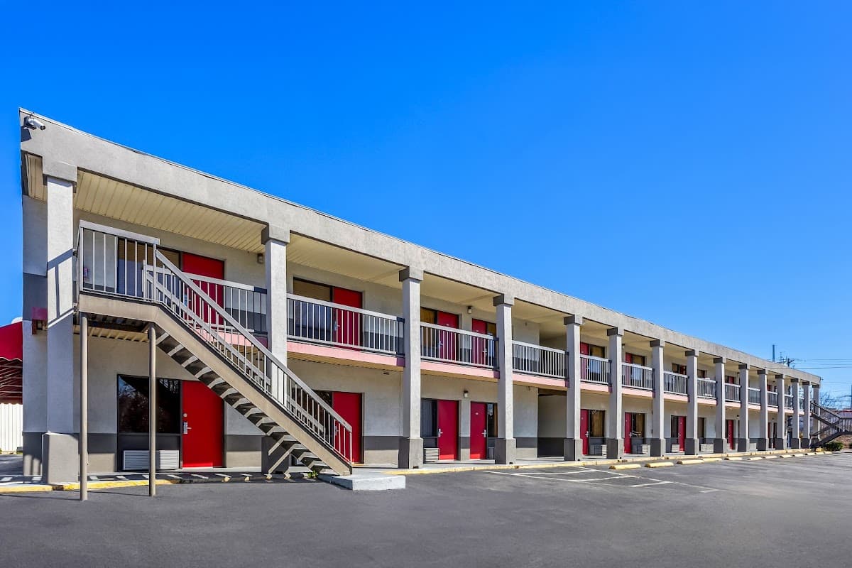Americas Best Value Inn Ft. Jackson, Hotel in Forest Acres