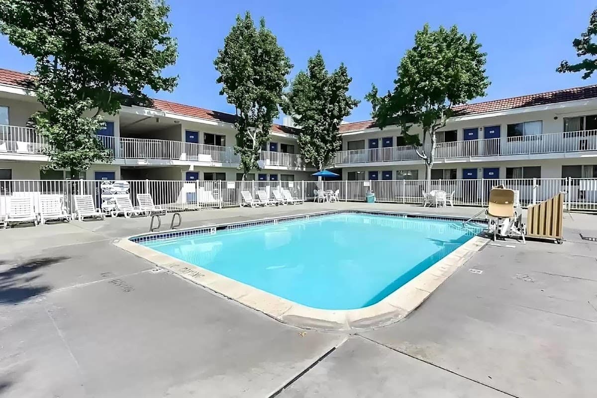Super 8 by Wyndham San Jose, Hotel in Seven Trees
