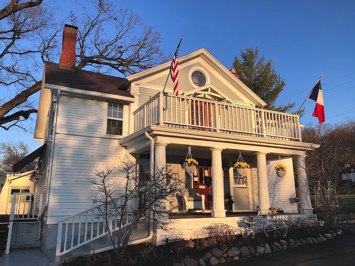 The French Country Inn, Hotel in Williams Bay