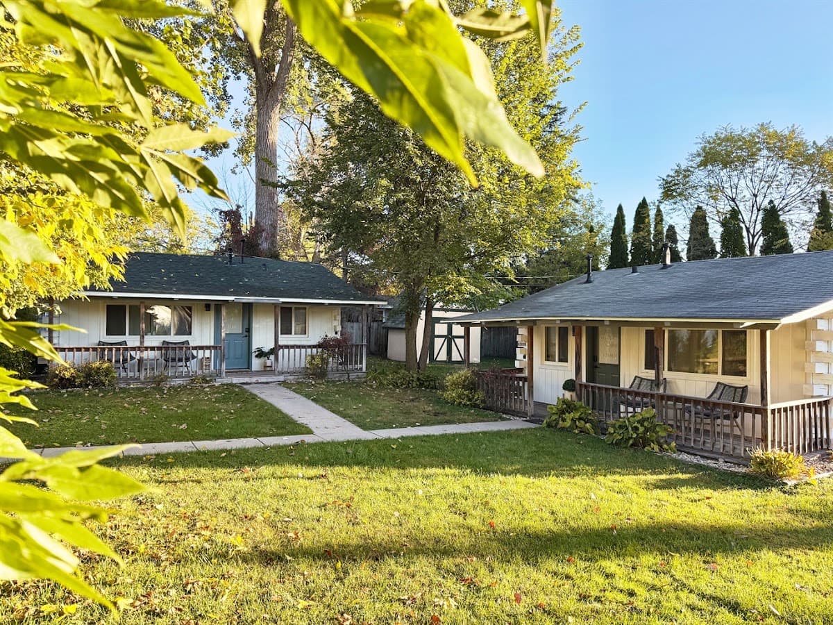 Anchor & Oak Cabins, Holiday Home in Como
