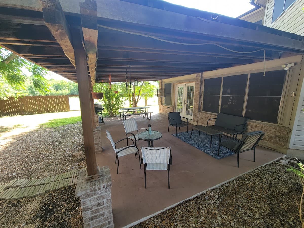 Shadow Creek Family Pit Pad (SHORT TERM LODGING), Aparthotel in Converse