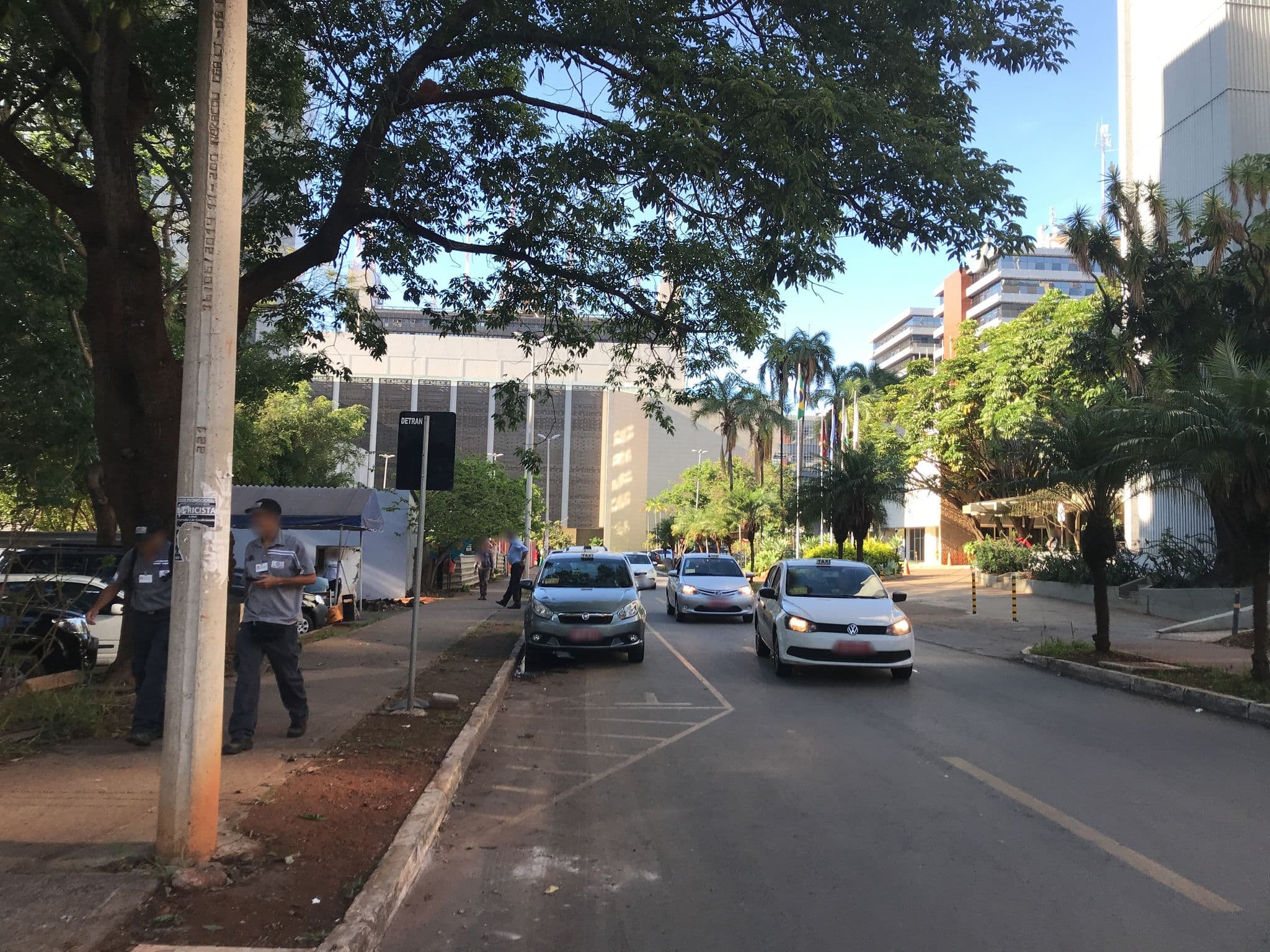Street view near Bristol Hotel, Plano Piloto — © wesleygmartins (CC BY-SA · Mapillary)