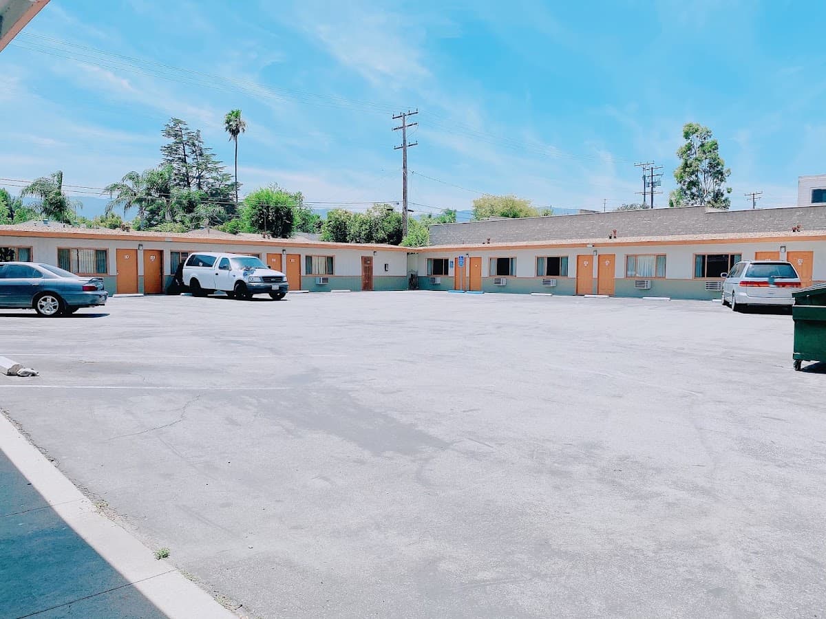 Flaming Arrow Motel, Motel in Corona