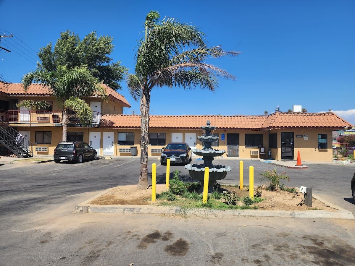 Tiffany Inn Corona, Hotel in Home Gardens