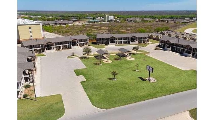 Eagle's Den Suites Cotulla a Travelodge by Wyndham, Hotel in Cotulla
